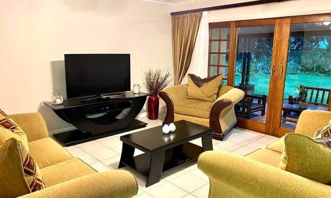 Ballito House | This house is a 4 bedroom(s), 2.5 bathrooms, located in Dolphin Coast, KwaZulu-Natal.