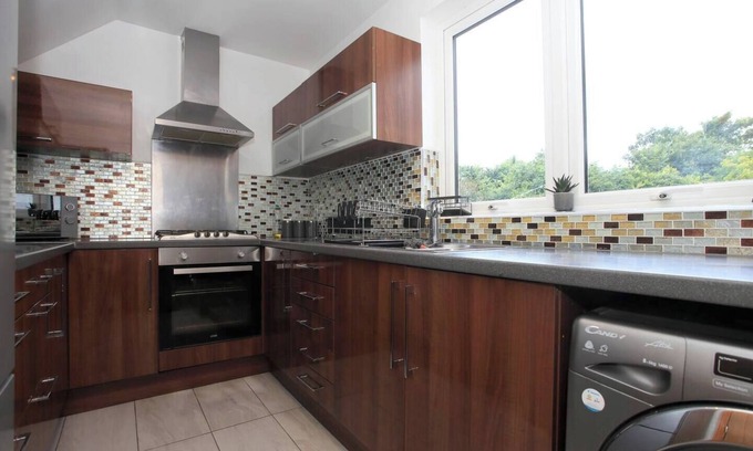 Peterborough House | This house is a 5 bedroom(s), 2.5 bathrooms, located in Peterborough, England.