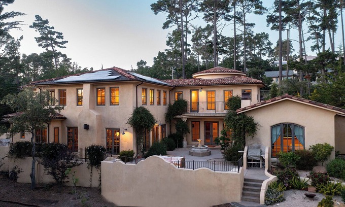Pebble Beach House | This house is a 5 bedroom(s), 5 bathrooms, located in Pebble Beach, CA.