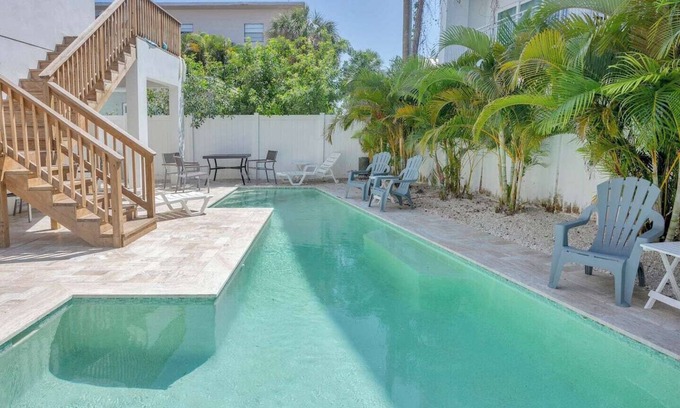 Madeira Beach House | This house is a 6 bedroom(s), 6 bathrooms, located in Madeira Beach, FL.