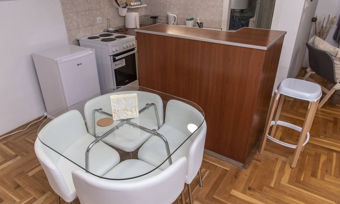 Zvezdara Apartment | This is a great location if you know Vracar . It's also very private and quite.