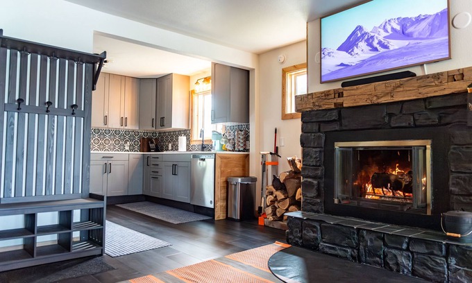 Richwood Cabin | This is a Lakeside getaway at its best - summer, fall, winter or spring!nn