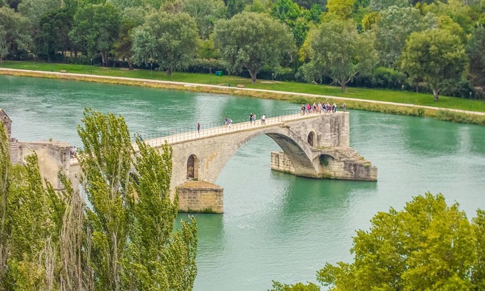 Le Pontet House | This modern and beautiful vacation home is located on the outskirts of Avignon.