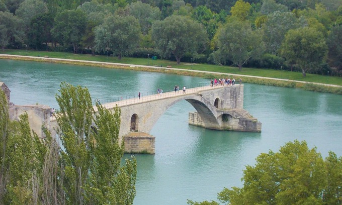 Le Pontet House | This modern and beautiful vacation home is located on the outskirts of Avignon.