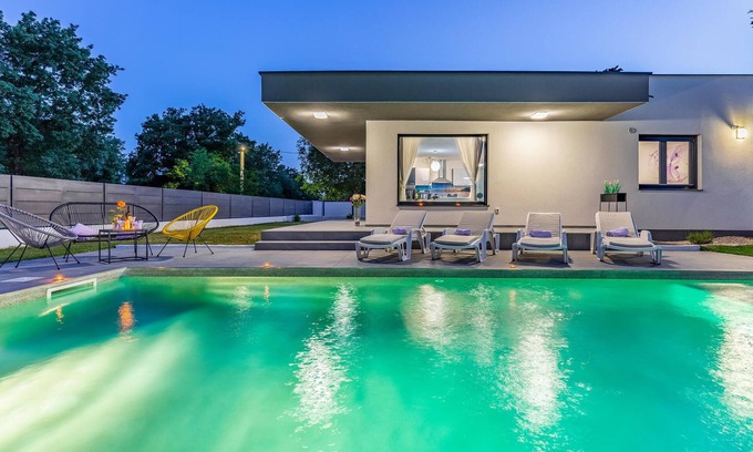 Hreljici House | This modern and beautiful holiday home is located in the small village of Krnica, near Barban.