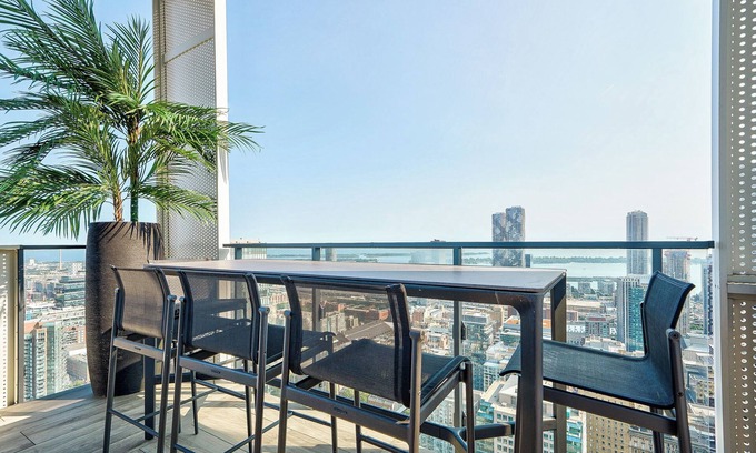 St. Lawrence Apartment | This penthouse is a 2 bedroom(s), 2 bathrooms, located in Toronto, Ontario.