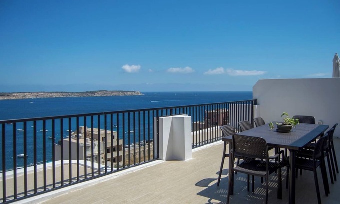 Għadira Apartment | This penthouse is located in the lovely touristic beach village of Mellieha, only a few minutes walk away from Malta's longest sandy beach. It is walking distance from many restaurants and other amenities you may need.