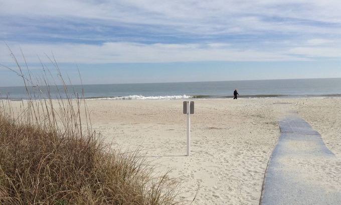 Folly Field Villa | This Pet friendly 2-bedroom villa just a short walk to Folly Field Beach Park