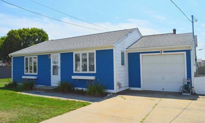 Narragansett House | This property offers 2 bedroom and one bath