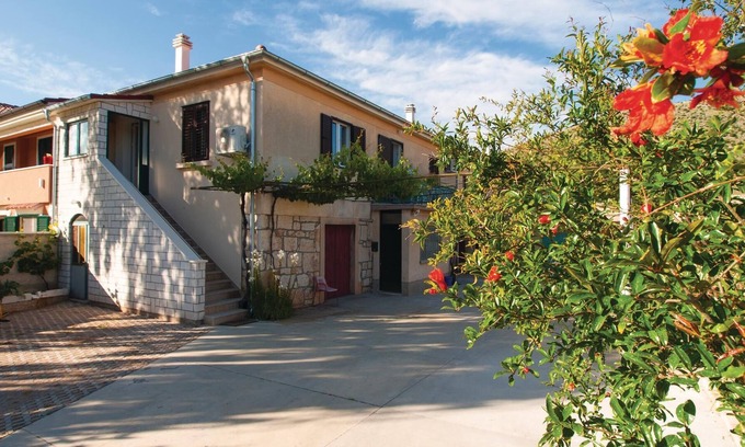 Bilice Apartment | This simply and functionally furnished apartment is located in the small village of Bilice and is on