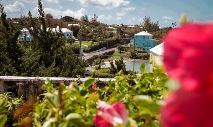 Bailey's Bay Apartment | This spacious 2br home offers a comfortable retreat