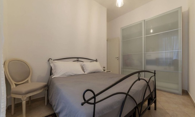 Salario Apartment | This spacious 55sqm apartment with four bedrooms is able to accommodate up to 8 people. Located on the first floor (with elevator not suitable for disabled) of a restored period building, the apartment overlooks the private park of Villa Albani, one of t