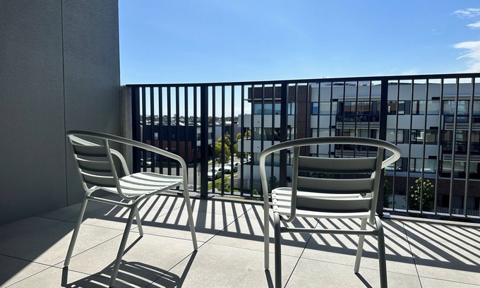 Clayton South Apartment | This stunningly beautiful 2 bedroom apartment located in the heart of Clayton South