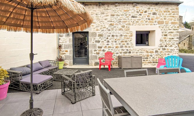 Pledran House | This tasteful house is located in the heart of a small hamlet and will charm you with its modern and