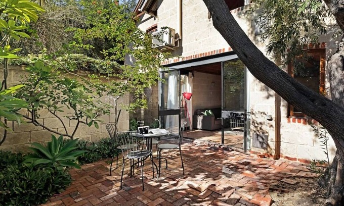 Fremantle House | This townhouse is a 2 bedroom(s), 1 bathrooms, located in Fremantle, WA.