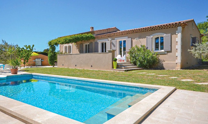 Cadenet House | This unique and air-conditioned house is located 4. 5 km from the center of Lourmarin, a charming vi