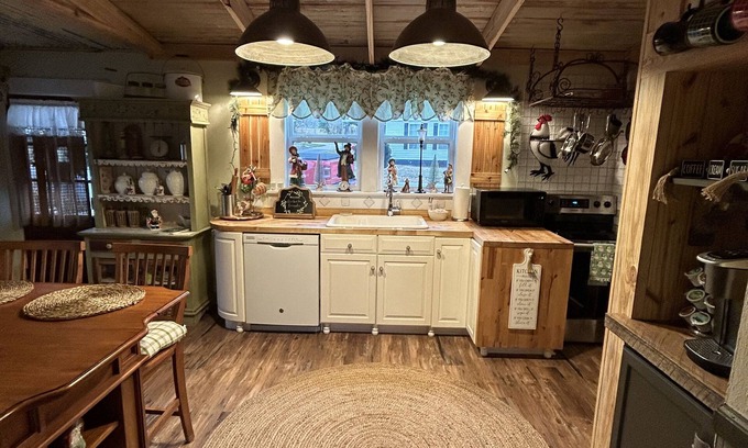 Liberty Cottage | This unique Country Cottage is located close to Clemson, Easley & Greenville.