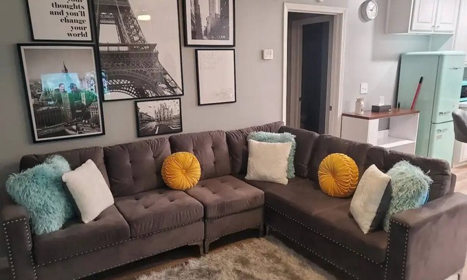Macon House | This unique place has a style all its own. Near University and hospitals.