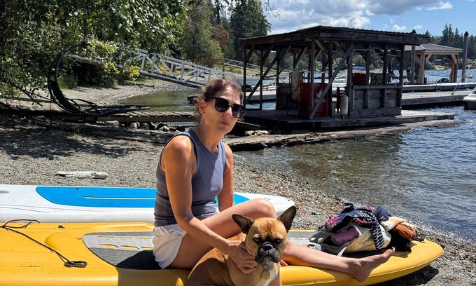 Youbou House | This waterfront tiny home. has all the amenities to make your stay memorable.