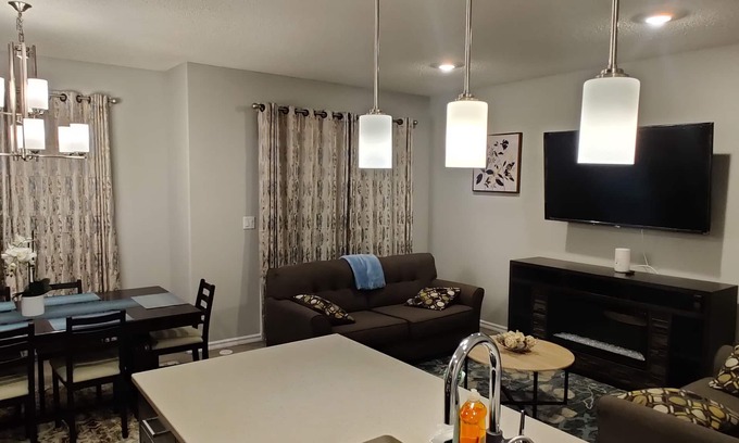West Edmonton House | Three (3) Bed West Edmonton Home Away from Home