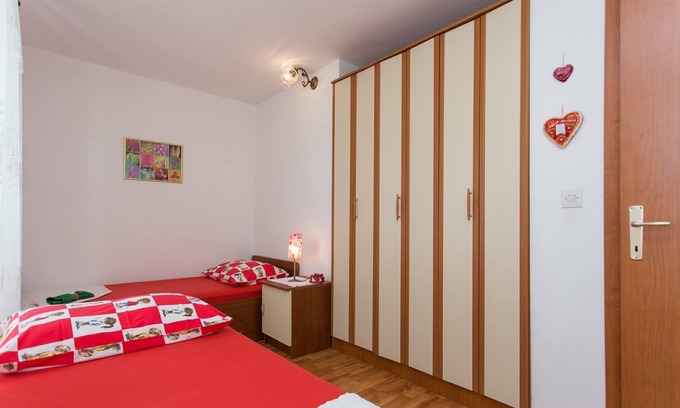 Kastel Kambelovac Apartment | Three bedroom apartment with air-conditioning Kaštel Kambelovac, Kaštela (A-20942-a)
