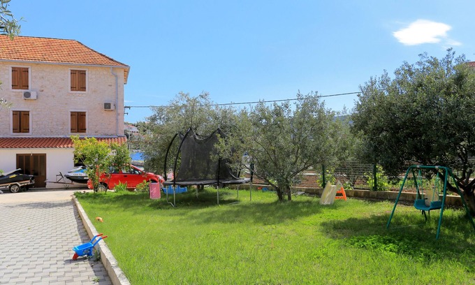 Seget Vranjica Apartment | Three bedroom apartment with terrace and sea view Seget Vranjica, Trogir (A-17989-a)