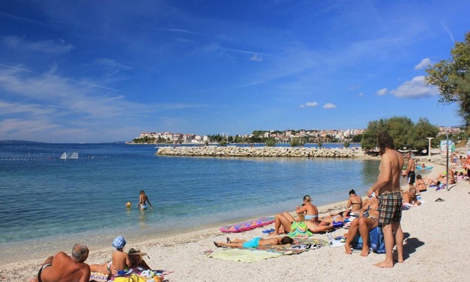 Strozanac Apartment | Three bedroom apartment with balcony Podstrana, Split (A-16032-a)