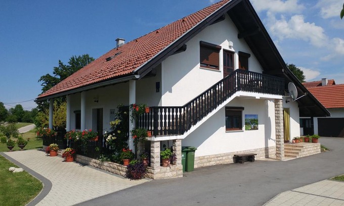 Smoljanac Apartment | Three bedroom apartment with balcony Smoljanac, Plitvice (A-14657-a)