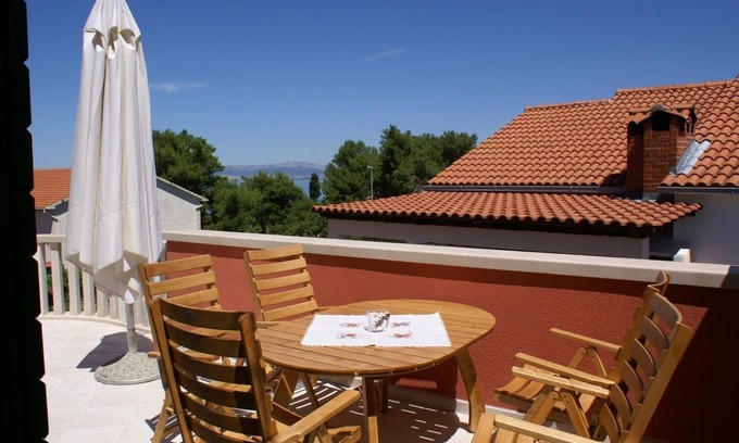 Supetar Apartment | Three bedroom apartment with terrace and sea view Supetar, Brač (A-4274-b)