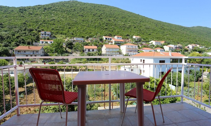 Trpanj Apartment | Three bedroom apartment with balcony Trpanj, Pelješac (A-10148-a)