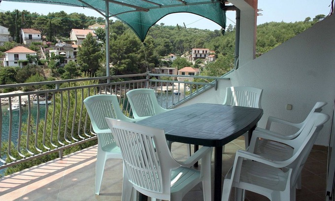 Cove Basina (Jelsa) Apartment | Three bedroom apartment near beach Basina, Hvar (A-4599-a)