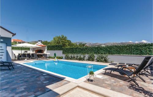 Stobrec Apartment | Three-Bedroom Apartment In Split