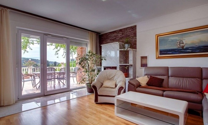Kampor Apartment | Three bedroom apartment with terrace Kampor, Rab (A-23600-a)