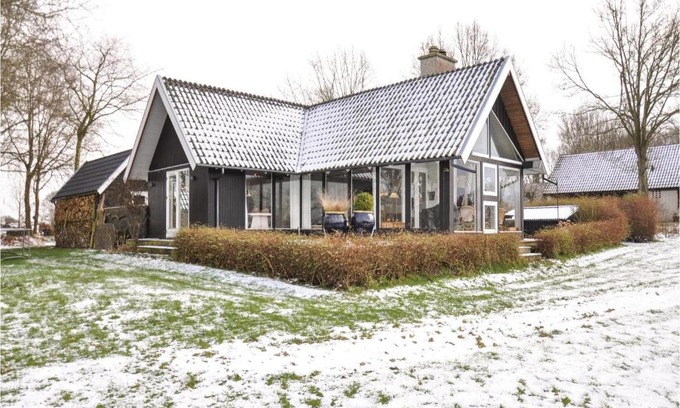 Vedelshave House | Three-Bedroom Holiday Home in Asperup