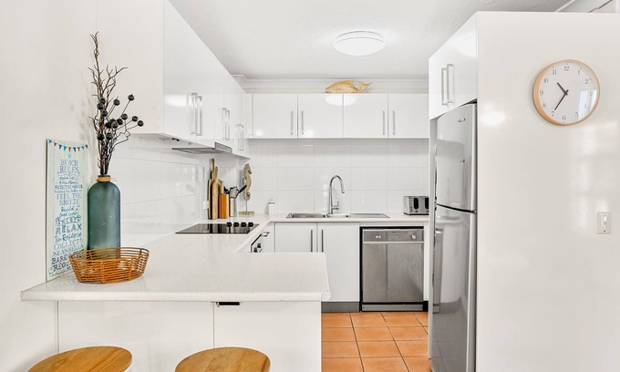 Broadbeach Apartment | Three bedroom Pet Friendly in Broadbeach