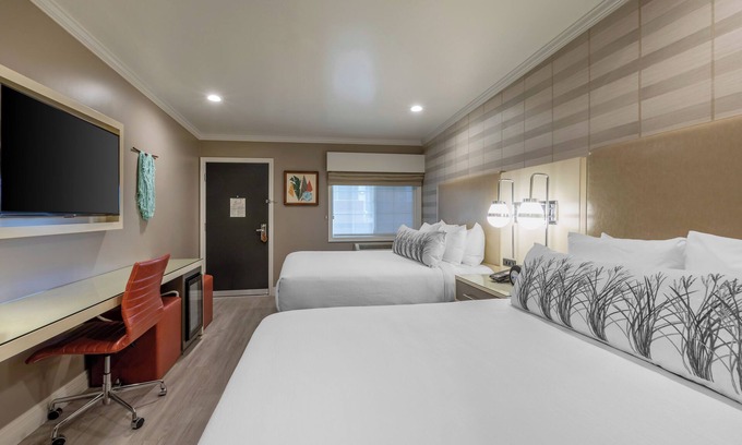 Southeast Torrance Hotel | Three Sleek Units Near The Best Restaurants, Farmers' Market & Shopping Center