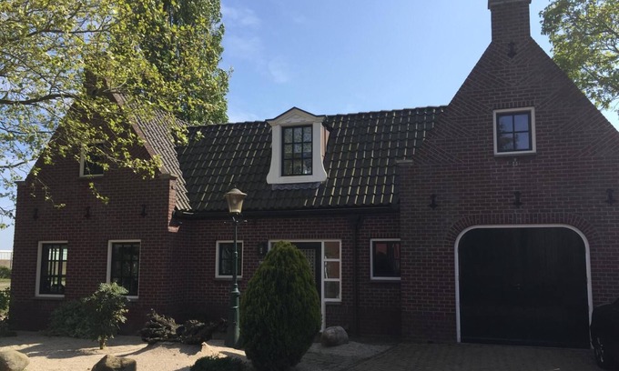 Municipality of Enkhuizen House | Three spacious and luxurious rooms, each with a private shower, toilet and TV
