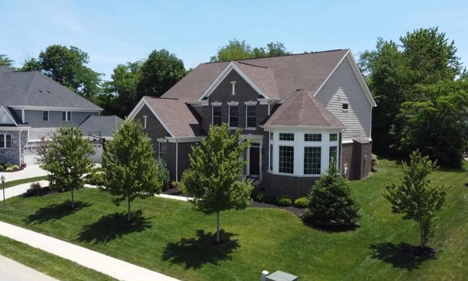 Maxwell House | Three story house with lake view: Sleeps 20