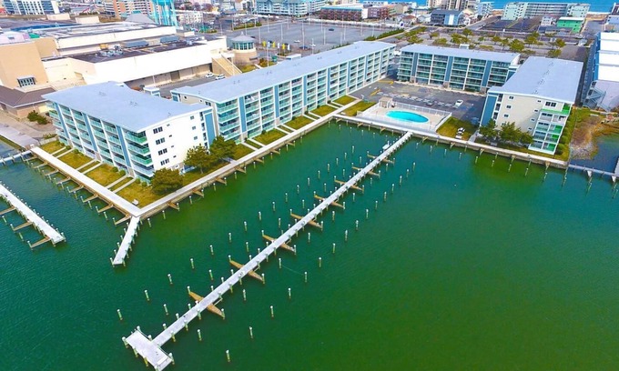 Midtown Ocean City Condo | Thunder Island 80B-Baywater 39th St, Free WiFi, Pool, Elev, W/D, AC