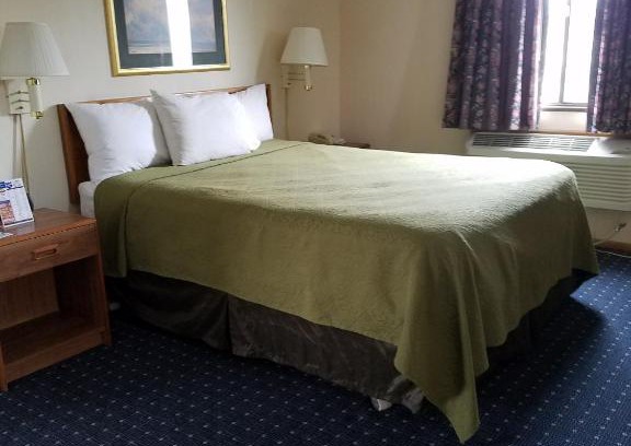 St Ignace Hotel | Thunderbird Motor Inn