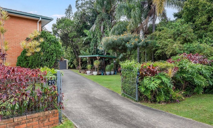Coffs Harbour Apartment | Tidal Nook – Coastal holiday retreat, steps from beach.