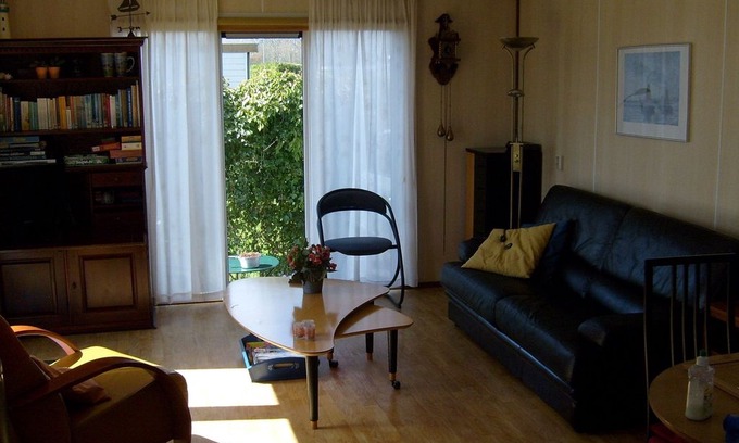 Tzummarum Villa | Tidy chalet with microwave, near the Wadden Sea