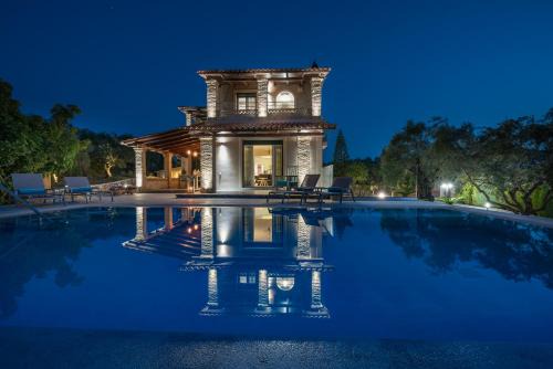 Tsilivi Villa | Tierra Verde, Luxury Retreat with 3 Acres Lush Garden