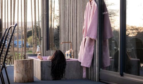 Chudleigh House | Tiers Rest - Romantic Bath & Fire Retreat on Cradle Mtn Way