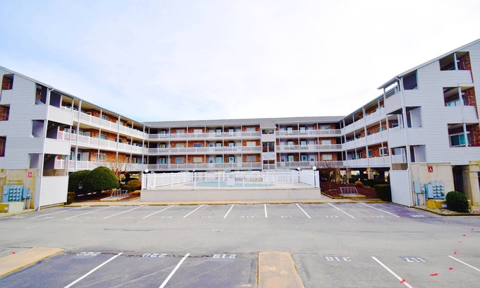 Midtown Ocean City Condo | Tiffanie by the Sea 319D-Oceanside 55th St, W/D, AC