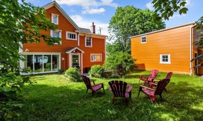 Carbonear House | Tigh-Na-Mara 4BR + Scandinavian HotSoak by the Sea