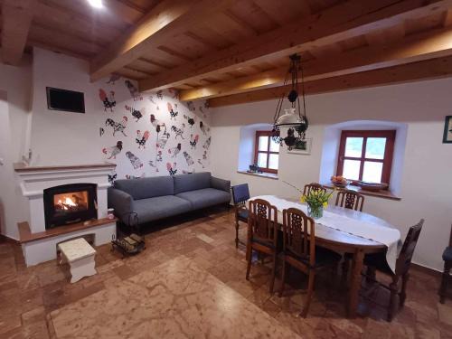 Monoszlo House | Tik hegyi ház