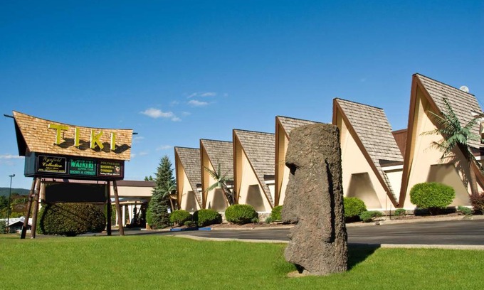 Lake George Resort | Tiki Resort - Lake George