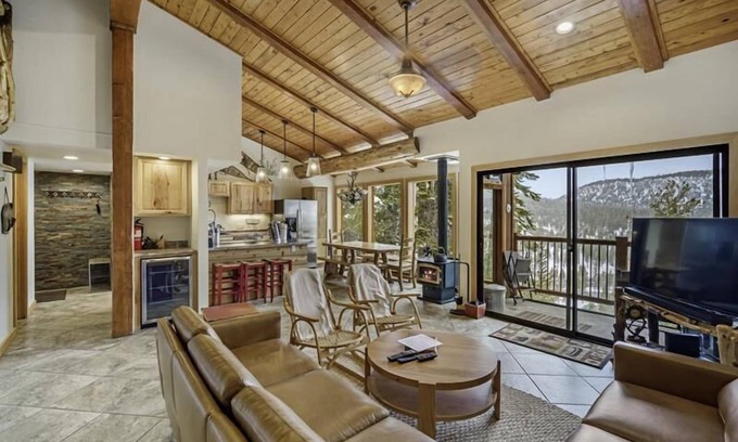 Mammoth Lakes Condo | Timber Ridge #48 - Ski in/Ski Out to Canyon Lodge