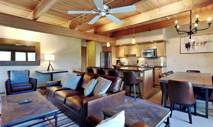 Snowmass Village Condo | 🌲Timberline B2A Deluxe 3-Bedroom ~Hot Tub~Pool~WiFi~Ski-in/out~Local Shuttle🌲